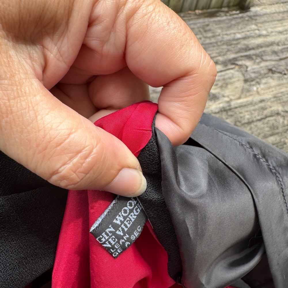 Versions by L Black Wool Blazer with Black and Red Lower Lining Options - Picture 10 of 12